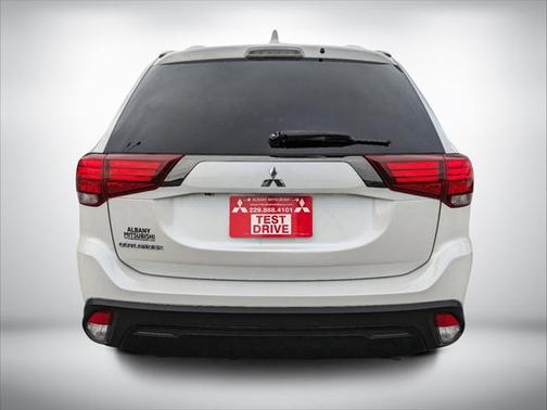 2020 Mitsubishi Outlander LE