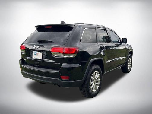 Diamond Black Crystal Pearlcoat 2021 Jeep Grand Cherokee Laredo
