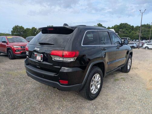 Diamond Black Crystal Pearlcoat 2021 Jeep Grand Cherokee Laredo