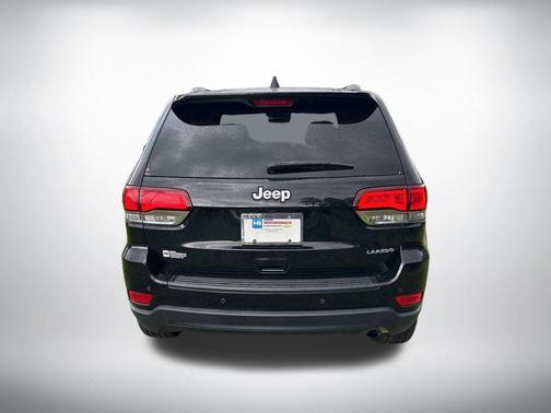 Diamond Black Crystal Pearlcoat 2021 Jeep Grand Cherokee Laredo