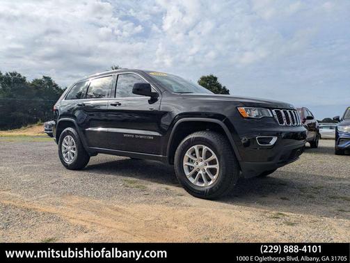 Diamond Black Crystal Pearlcoat 2021 Jeep Grand Cherokee Laredo