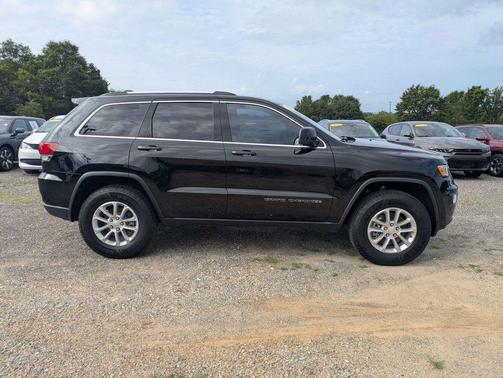 Diamond Black Crystal Pearlcoat 2021 Jeep Grand Cherokee Laredo