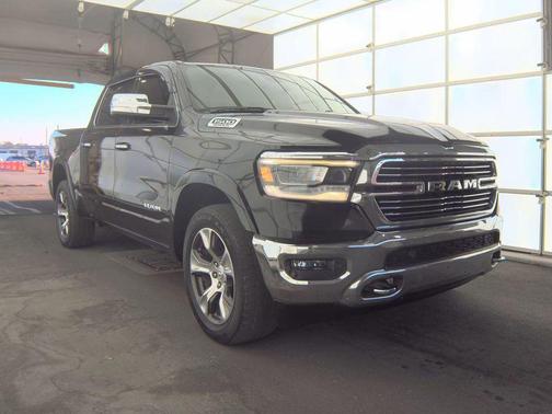 Diamond Black Crystal Pearlcoat 2019 RAM 1500 Laramie