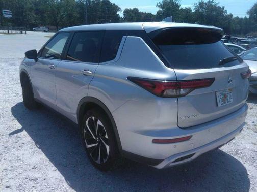 Alloy Silver Metallic 2024 Mitsubishi Outlander SE