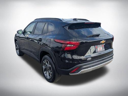 Mosaic Black Metallic 2025 Chevrolet Trax LT