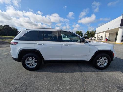 2023 Jeep Grand Cherokee Laredo