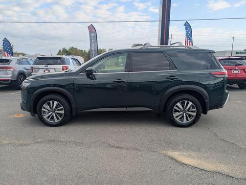 2025 Nissan Pathfinder SL FWD