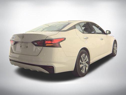 Glacier White 2024 Nissan Altima S FWD