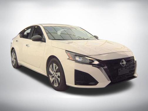 Glacier White 2024 Nissan Altima S FWD