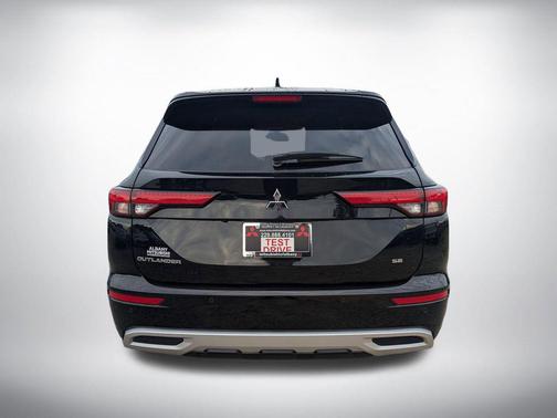 Gray 2024 Mitsubishi Outlander SE 2.5 2WD