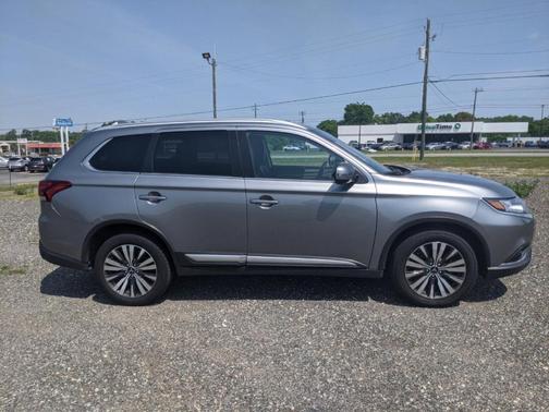 Photo 4 of 30 of 2020 Mitsubishi Outlander SEL