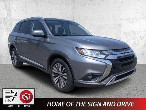 Photo 1 of 30 of 2020 Mitsubishi Outlander SEL