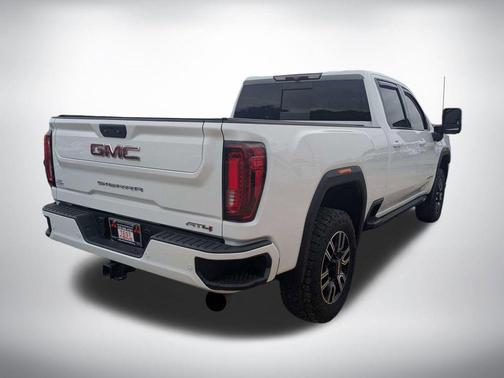 Summit White 2022 GMC Sierra 2500 AT4