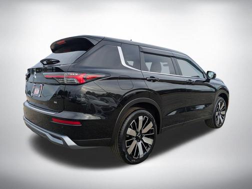 Black Diamond 2026 Mitsubishi Outlander SE