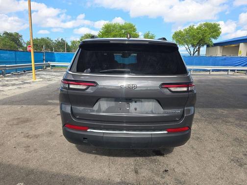 Baltic Gray Metallic Clearcoat 2023 Jeep Grand Cherokee L Laredo