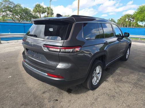 Baltic Gray Metallic Clearcoat 2023 Jeep Grand Cherokee L Laredo