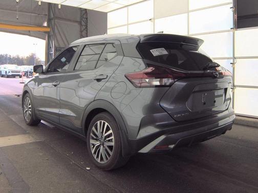 2022 Nissan Kicks SV