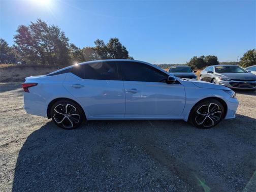 2023 Nissan Altima SR FWD