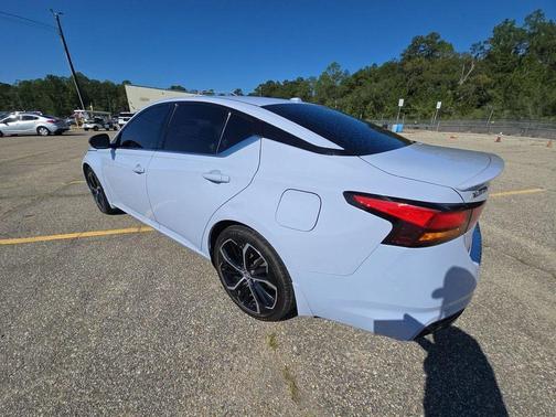 2023 Nissan Altima SR FWD