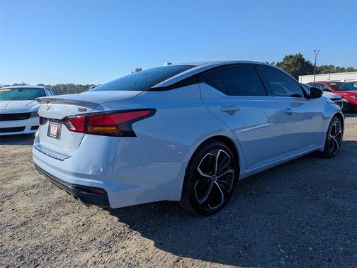 2023 Nissan Altima SR FWD