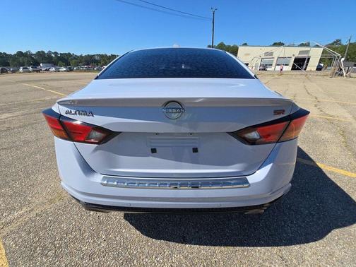 2023 Nissan Altima SR FWD