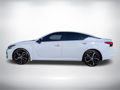 2023 Nissan Altima SR FWD