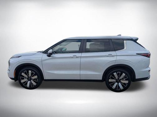 White Diamond 2026 Mitsubishi Outlander SE 1.5T 2WD