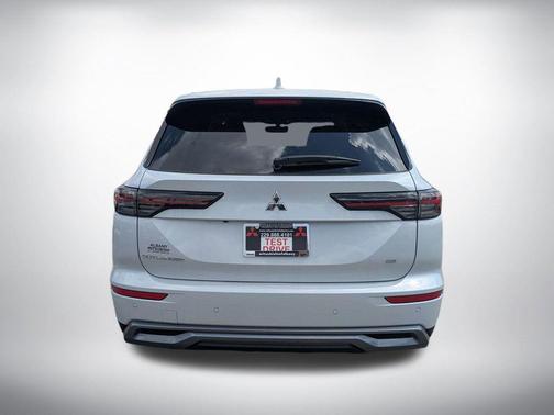 White Diamond 2026 Mitsubishi Outlander SE 1.5T 2WD