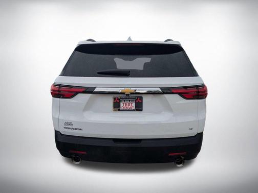 Summit White 2023 Chevrolet Traverse LT Cloth