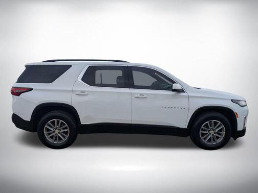 Summit White 2023 Chevrolet Traverse LT Cloth