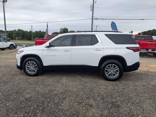 Summit White 2023 Chevrolet Traverse LT Cloth