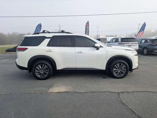 2024 Nissan Pathfinder SV FWD
