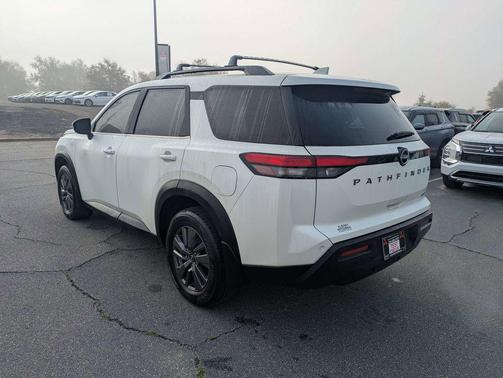 2024 Nissan Pathfinder SV FWD