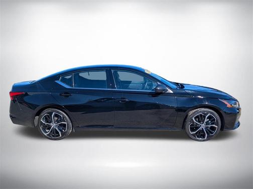 2025 Nissan Altima SR FWD