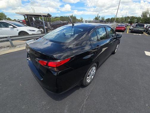 2021 Nissan Versa 1.6 S
