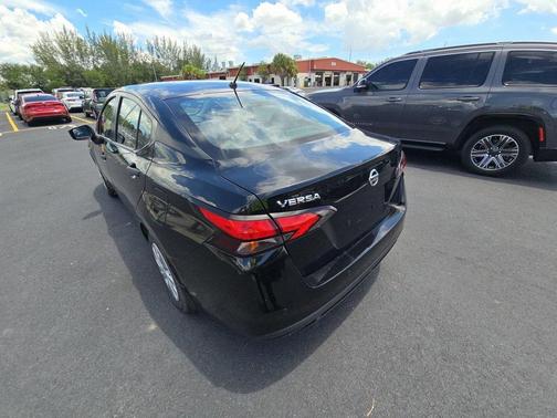 2021 Nissan Versa 1.6 S