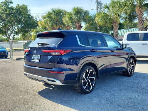 Cosmic Blue Metallic 2024 Mitsubishi Outlander SE S-AWC