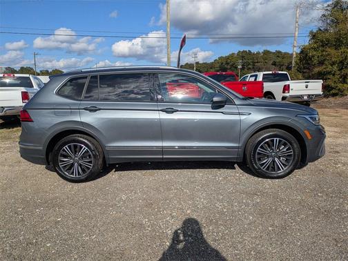 2024 Volkswagen Tiguan 2.0T Wolfsburg Edition
