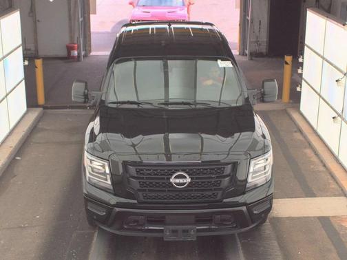 2023 Nissan Titan SV