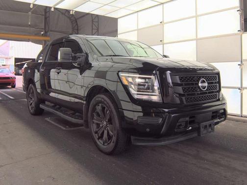 2023 Nissan Titan SV