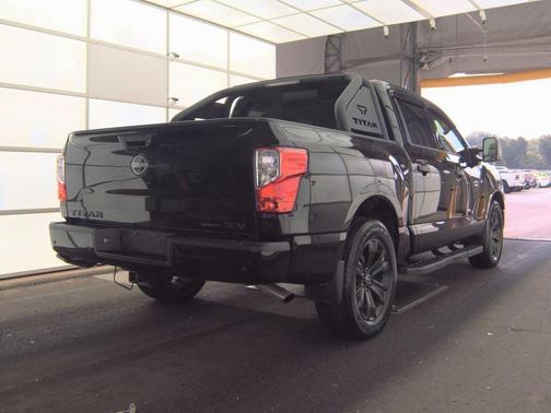 2023 Nissan Titan SV