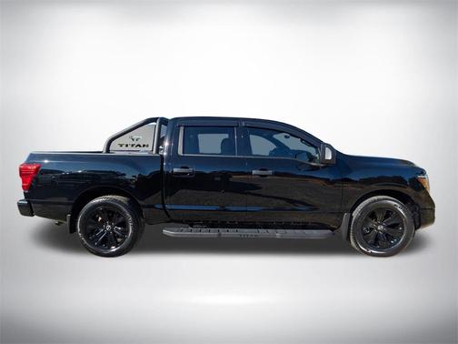 2023 Nissan Titan SV