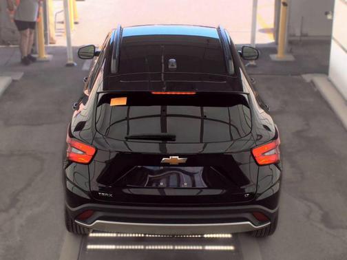 Mosaic Black Metallic 2025 Chevrolet Trax LT