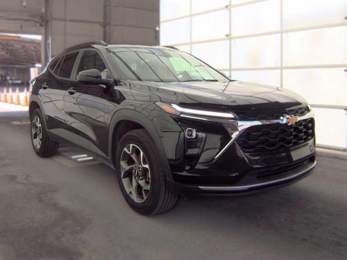Mosaic Black Metallic 2025 Chevrolet Trax LT