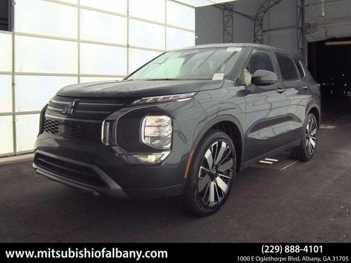 Gray 2025 Mitsubishi Outlander SE 2.5 2WD