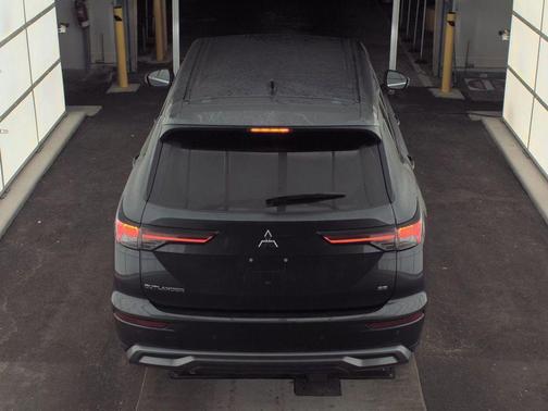 Gray 2025 Mitsubishi Outlander SE 2.5 2WD