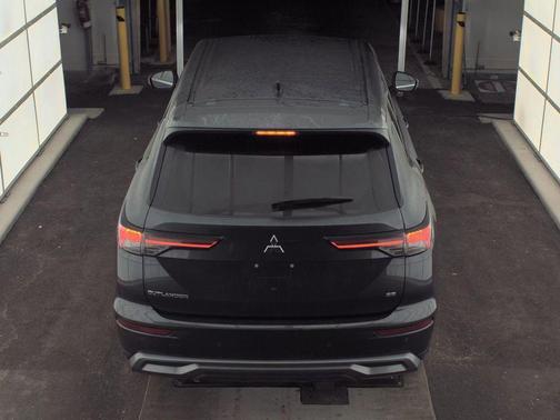 Gray 2025 Mitsubishi Outlander SE 2.5 2WD
