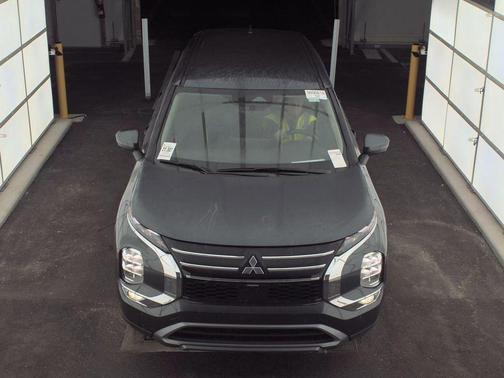 Gray 2025 Mitsubishi Outlander SE 2.5 2WD