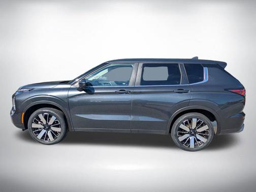 Gray 2025 Mitsubishi Outlander SE