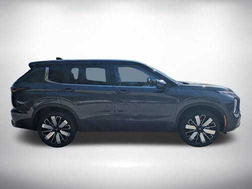 Gray 2025 Mitsubishi Outlander SE